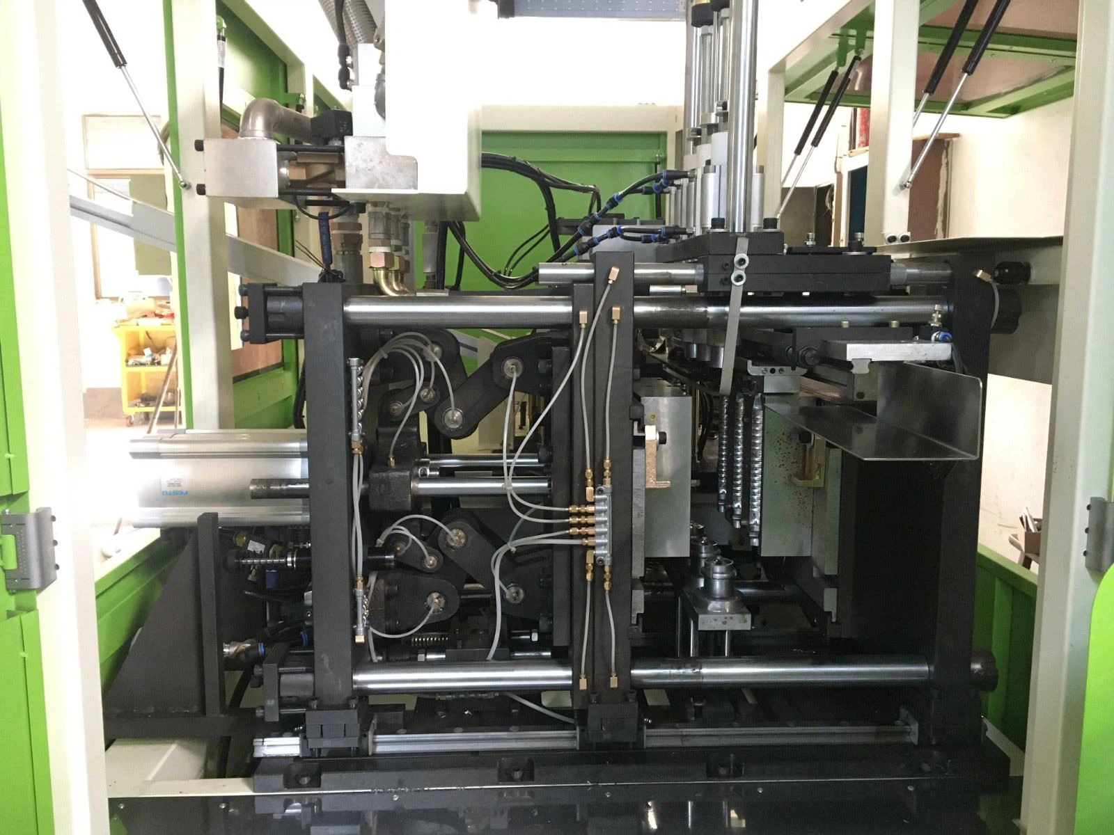 ouge pet bottle blowing machine3.jpg